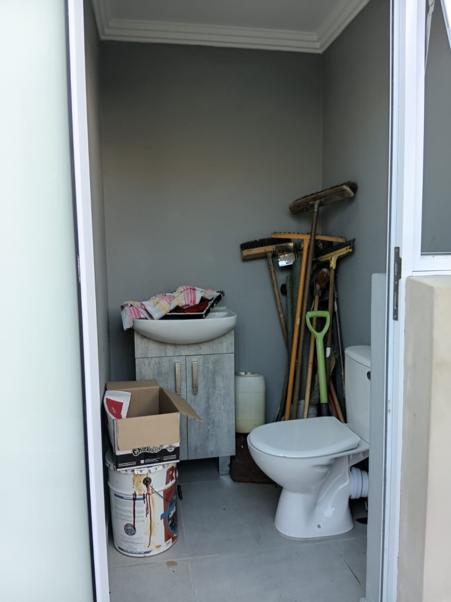 5 Bedroom Property for Sale in Beacon Bay Eastern Cape